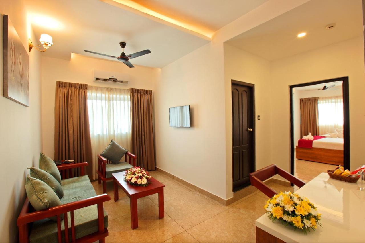 Hotel Thamburu International Thiruvananthapuram Extérieur photo