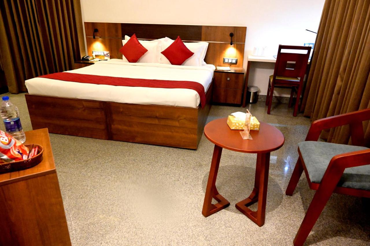 Hotel Thamburu International Thiruvananthapuram Extérieur photo